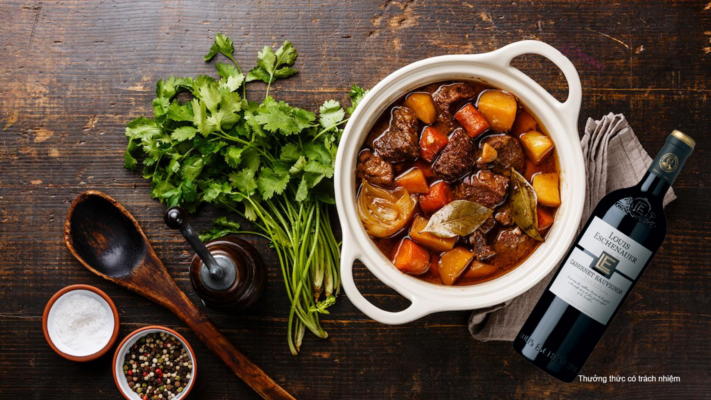 Bò hầm rượu vang