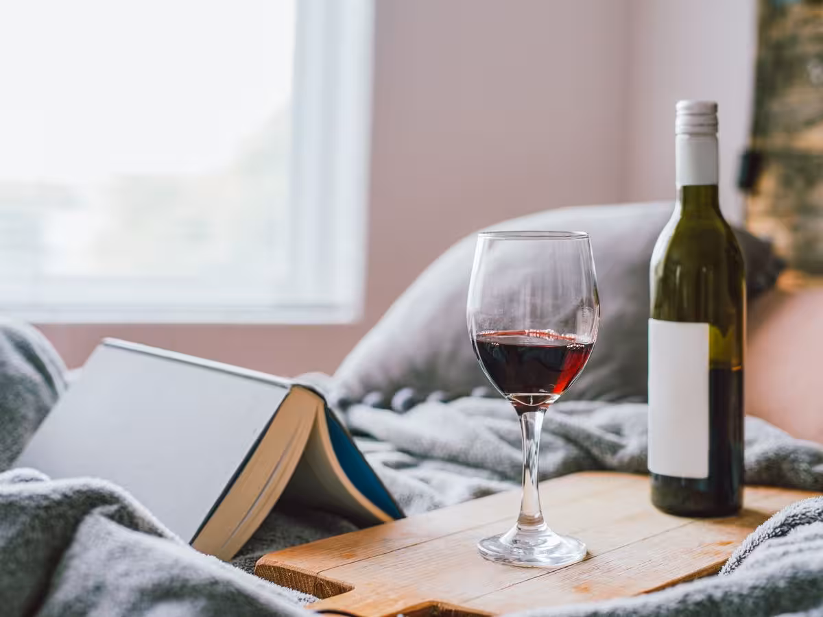 Uống rượu vang trước khi đi ngủ có tốt không?