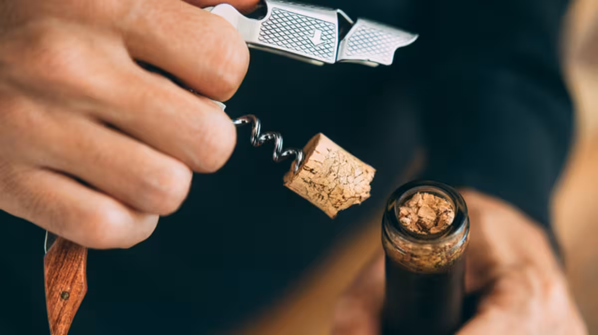 Bảo quản rượu vang sau khi xử lý nút bị kẹt