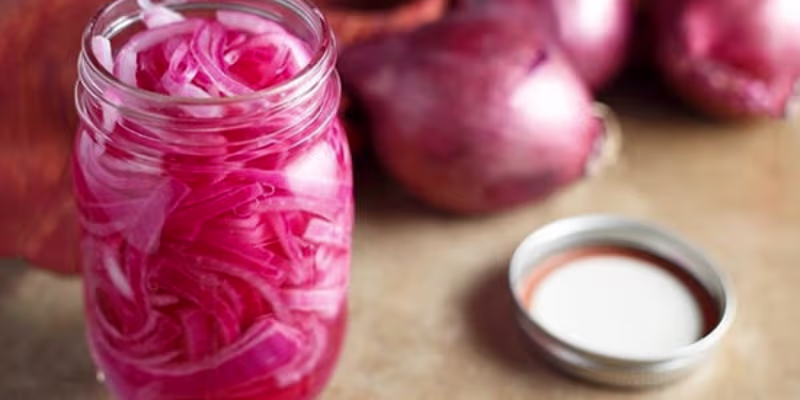 Cách dùng rượu vang đỏ ngâm hành tây chuẩn