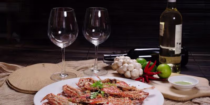 Rượu vang trắng ăn với tôm nướng, tôm hấp