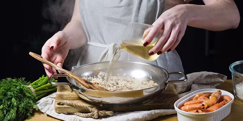 Các lưu ý khi sử dụng rượu vang trắng dùng để nấu ăn